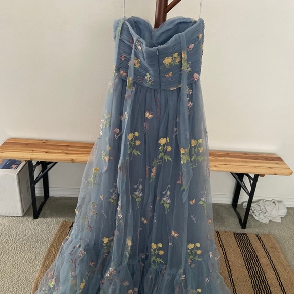 Embroidered Floral prom dress - Picture 1 of 9